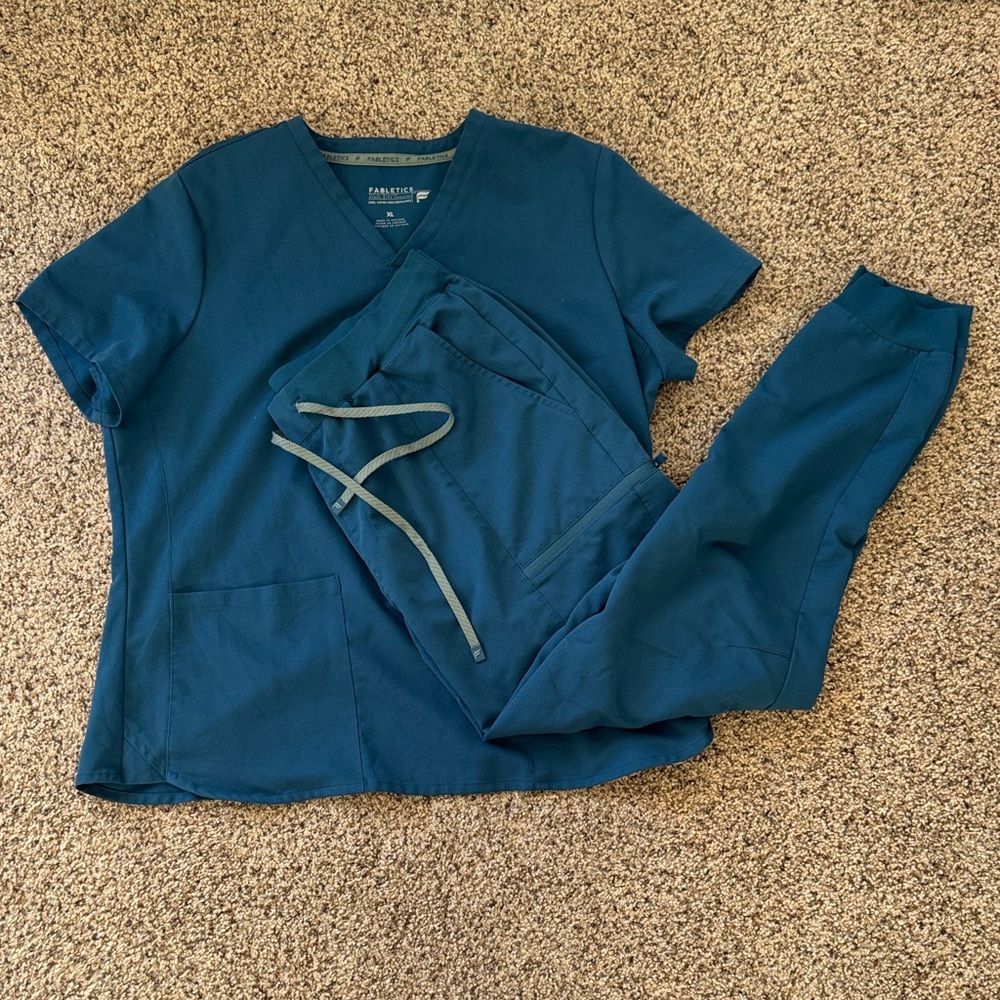 Fabletics Scrub Set